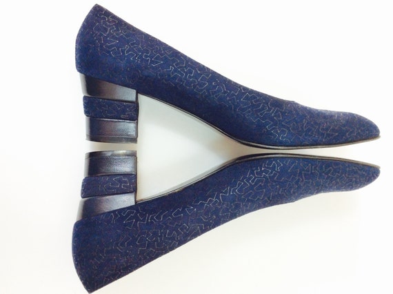 Navy pumps size 10 Clearance