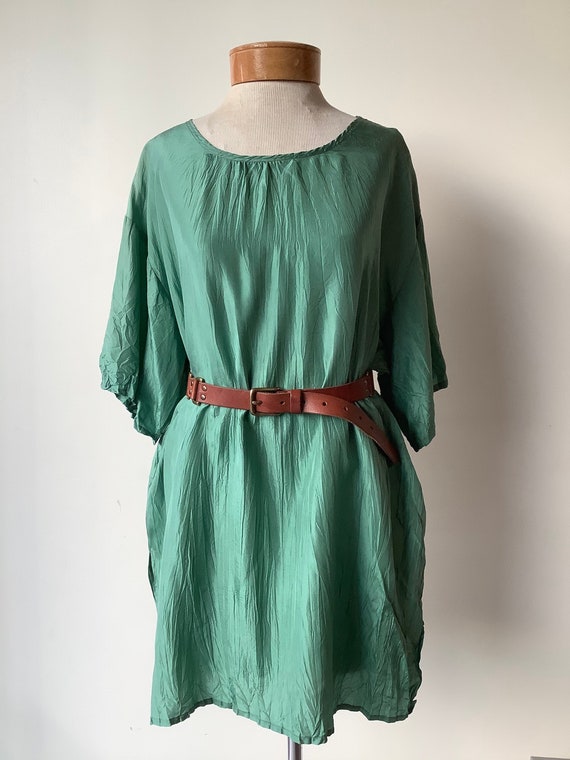 Green silk boxy t-shirt green silk t shirt vintage
