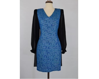 Minivestido vintage de los años 60 con brocado azul iridiscente y mangas estilo capa de gasa negra