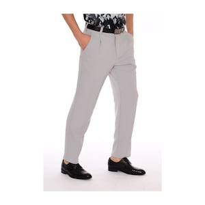 Men&#39;s Light Gray Pleated Slim Fit Pants with Stretch Crepe Fabric, Mid Rise