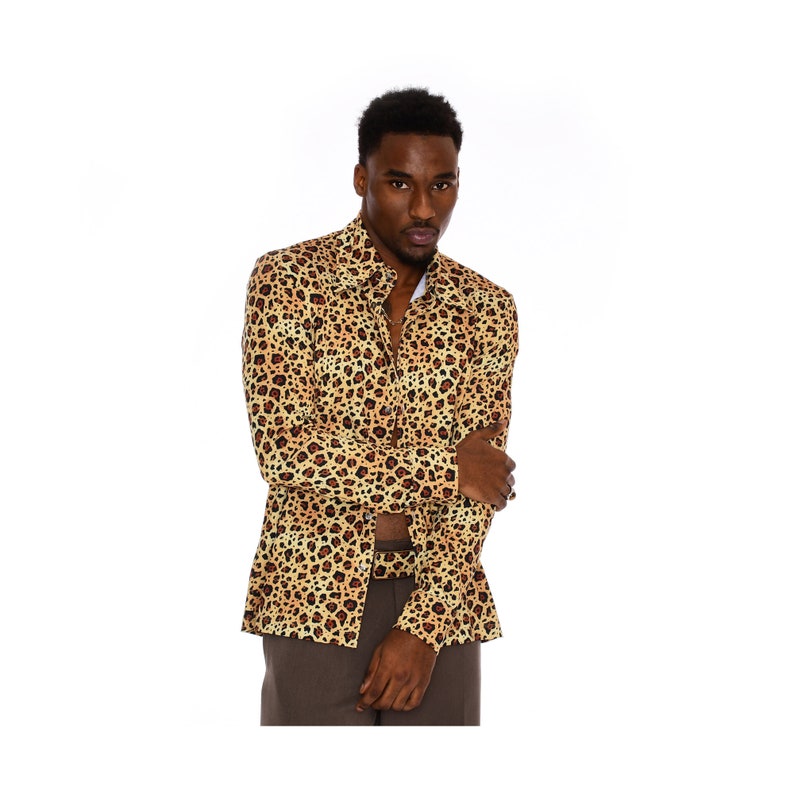 Camisa masculina com estampa de leopardo | Camisa retrô de botões com estampa de leopardo | Camisa de manga comprida estilo anos 70 imagem 1