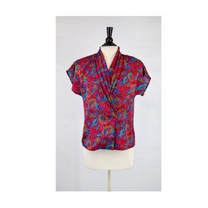 Vintage 1980s Silky Blouse | 80s Funky Print Short Sleeve Top | Retro Floral V-Neck One Button Blouse | Size Medium
