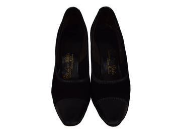 Vintage 1960s Pointy Toe Heels | Retro 60s De Liso Debs Pointy Toe Pumps | Vintage Black Suede Leather Heels | Size 6.5, 6 1/2