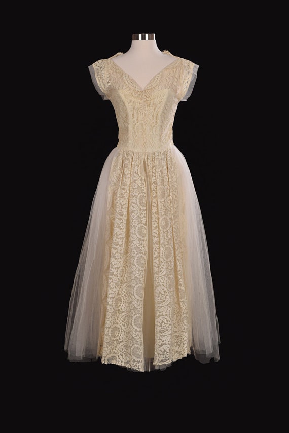 Vintage 1950s Lace Wedding Dress | 50s Floral Tul… - image 2