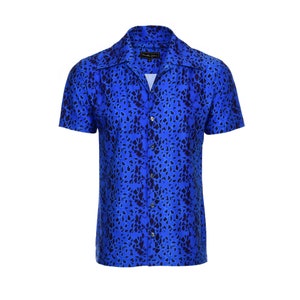 Vintage Style Men&#39;s 60s Rainforest Blue Frog Print Button Down Shirt - Short Sleeve Club Camp Style