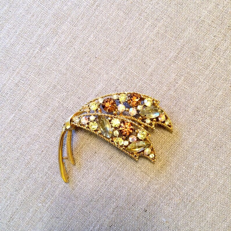 Emmons Brooch1960s Rhinestone Brooch in goldtone setting w Light Yellow Tangerine /& Aurora Borealios rhinestones Very Nice Cond Jonquil