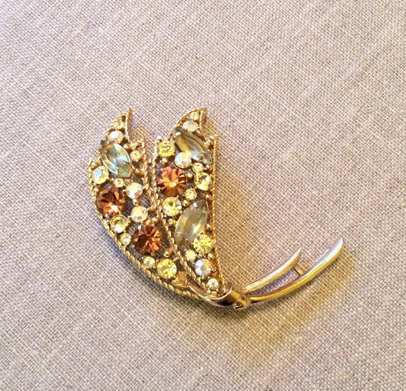 Emmons Brooch1960s Rhinestone Brooch in goldtone setting w Light Yellow Tangerine /& Aurora Borealios rhinestones Very Nice Cond Jonquil