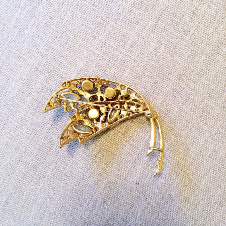 Emmons Brooch1960s Rhinestone Brooch in goldtone setting w Light Yellow Tangerine /& Aurora Borealios rhinestones Very Nice Cond Jonquil