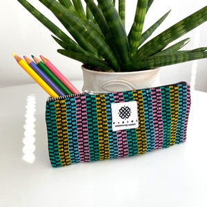 Étui à crayons Boho couleurs douces Organisateur de cadeaux pour l'université Fournitures pour la rentrée Maquillage Papeterie cool Donner une éducation au Népal Women Power