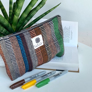 Trousse de maquillage marron, cadeau pour meilleure amie, organisateur, pochette de maquillage pour voyage, accessoire de plage, petits cadeaux de Noël, bas de Noël, textile texturé