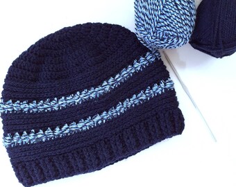 Cappello all'uncinetto blu scuro