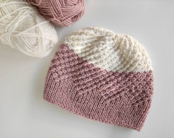 Cappello lavorato a mano con punto stella in rosa antico e crema