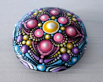 Dot Art Mandala Painted Stone Fairy Garden Gift  Decoration Painted rock Beachstone, Meditation mandala rocks unique