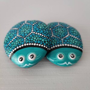 Set of 2 Dot Art Turtles Painted Stones Fairy Garden Gift  Decoration Painted rock Beachstone