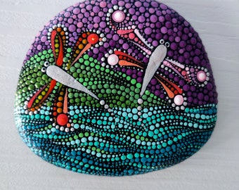 Art de points colorés breloque amis libellule pierre peinte jardin féerique cadeau décoration rocher peint pierre de plage