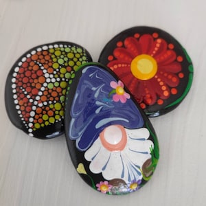 Gnome, a leaf and a flower on Stone, little dwarfy creature, Earth protectors, collectible, Decoration rocks, Dotilism by Create and Cherish