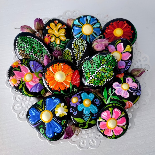 Flower basket, set of 10 flowers and 3 leaves painted on stones, home decor, hand painted rocks with flowers