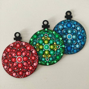 Set of 3 red/blue/green mandala Christmas tree ornament on wood, mandala on Christmas ornaments Dotart Dotilism Pointilism