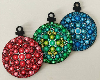 Set of 3 red/blue/green mandala Christmas tree ornament on wood, mandala on Christmas ornaments Dotart Dotilism Pointilism