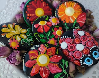 Red/orange flower basket, set of 5 flowers and 1 ladybug painted on stones, home decor, hand painted rocks with flowers