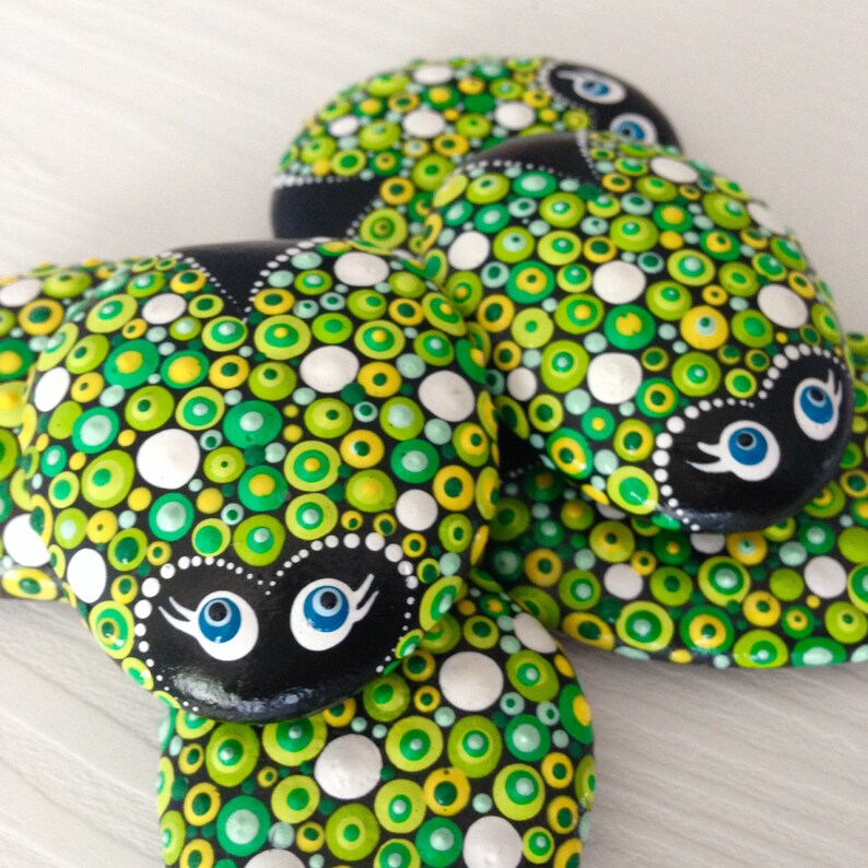 Grüner Glück Marienkäfer auf einem Stein dotart bemalte | Etsy