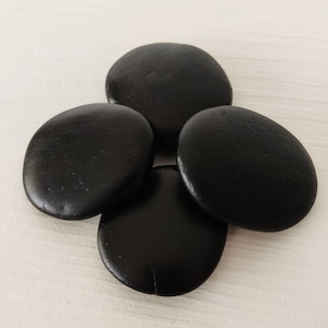 Set di 4 pietre piatte pronte per essere dipinte, dipinte di nero, fai da te o progetto per bambini, rocce piatte naturali, rocce di fiume