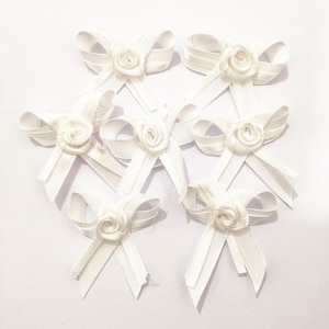 20 x mini kleine voorgeknoopte witte satijnen strikken knutselen babykaarten scrapbooking