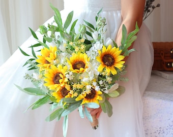 Buquê de noiva com girassóis de seda, flores rústicas para casamento boho.