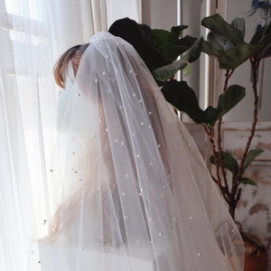 Pearl Bridal Veil,   Sweet and simple retro pearl heartbroken classic bridal veil,Ivory Veil,small tail
