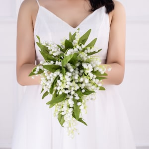 Bouquet de mariée en cascade de soie blanche de muguet, bouquet de mariée, fleurs de mariage, fleurs de mariage de demoiselle d'honneur, mariage bohème rustique image 5