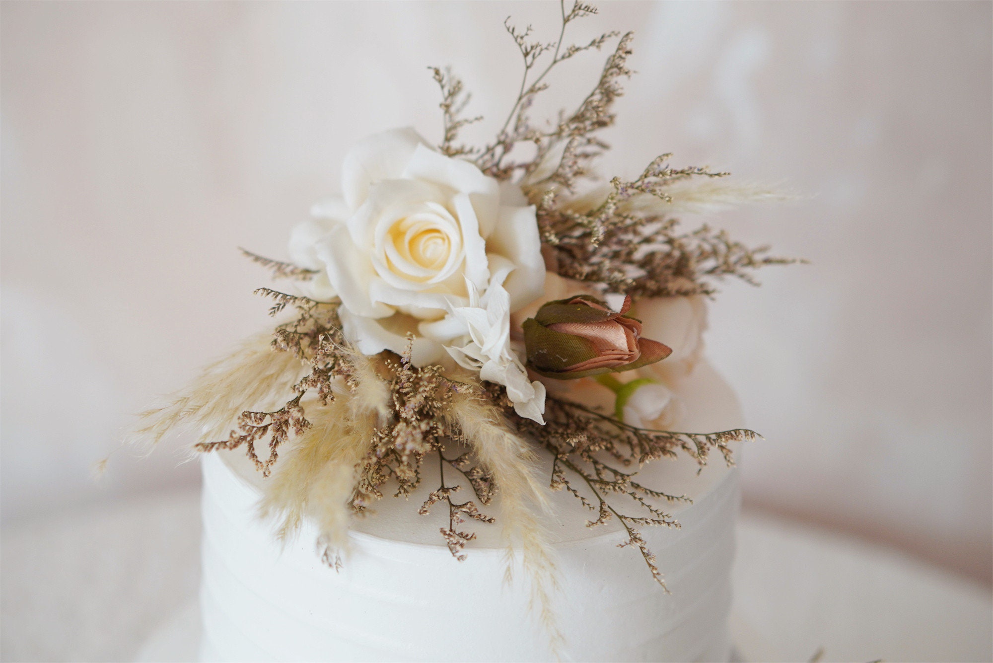 Jazz up your bridal bouquet, groom's bout or wedding cake with DIY