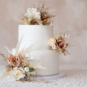 Een set bruidstaarttopper, bloementaartdecoratie, taarttopperbloemen, Pampass-taartbloemen, rustieke bruiloft, Boho-bruiloft