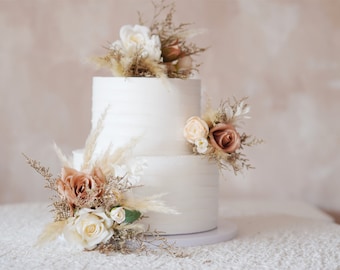 Un ensemble de décorations pour gâteau de mariage, décoration de gâteau florale, fleurs pour gâteau, fleurs pour gâteau de la pampa, mariage rustique, mariage bohème