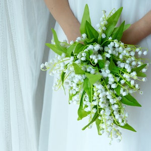 Bouquet de mariée en cascade de soie blanche de muguet, bouquet de mariée, fleurs de mariage, fleurs de mariage de demoiselle d'honneur, mariage bohème rustique image 1