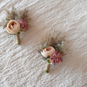 Silk flower Natural pampas grass boutonniere,Wedding boutonniere,groomsmen buttonhole,Holiday Wedding,floral brooch,groom guest image 3