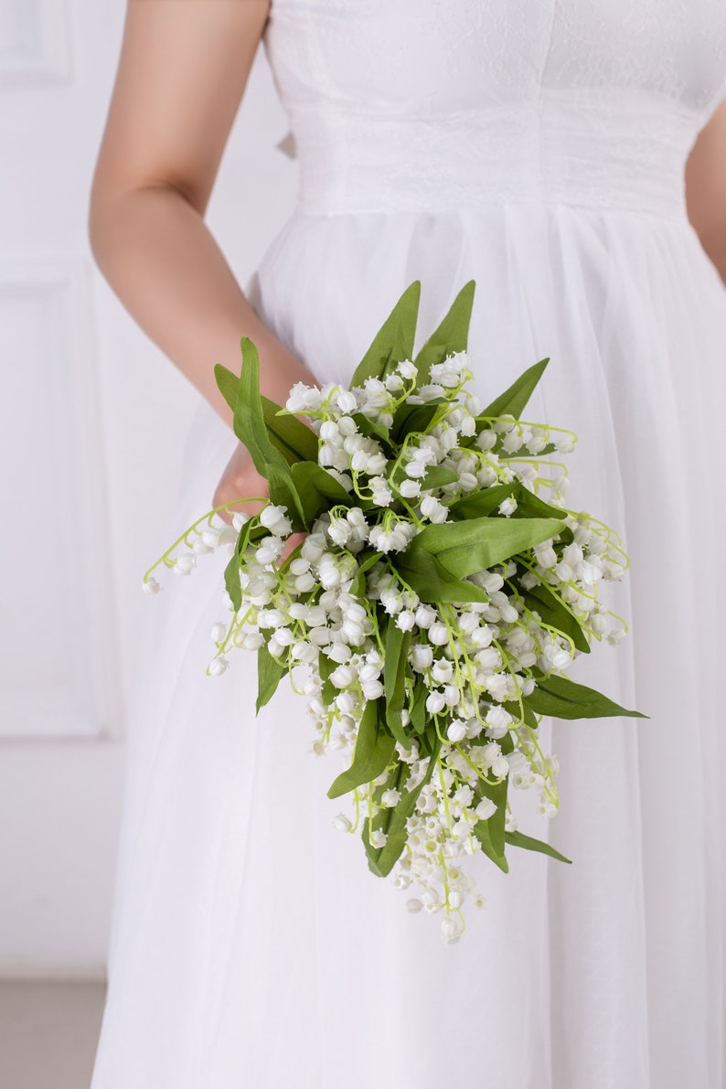 Bouquet de mariée en cascade de soie blanche de muguet, bouquet de mariée, fleurs de mariage, fleurs de mariage de demoiselle d'honneur, mariage bohème rustique image 2