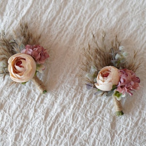 Silk flower Natural pampas grass boutonniere,Wedding boutonniere,groomsmen buttonhole,Holiday Wedding,floral brooch,groom guest image 2