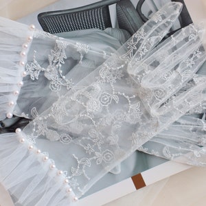 Bridal Lace Gloves /Wedding Gloves /Lace Mittens/Sexy Gloves//Short Gloves/White Gloves