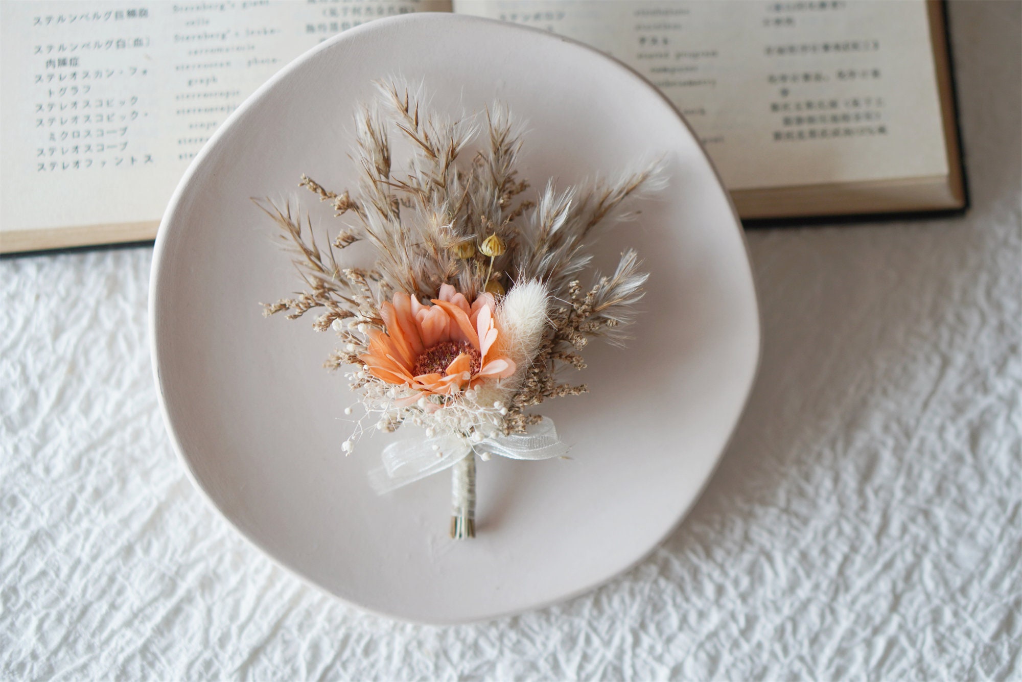 Pampas Grass Boutonnière White Wedding Boutonnière Bleached Etsy