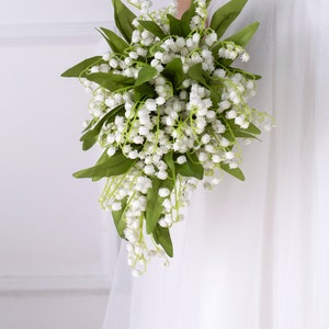 Bouquet de mariée en cascade de soie blanche de muguet, bouquet de mariée, fleurs de mariage, fleurs de mariage de demoiselle d'honneur, mariage bohème rustique image 6