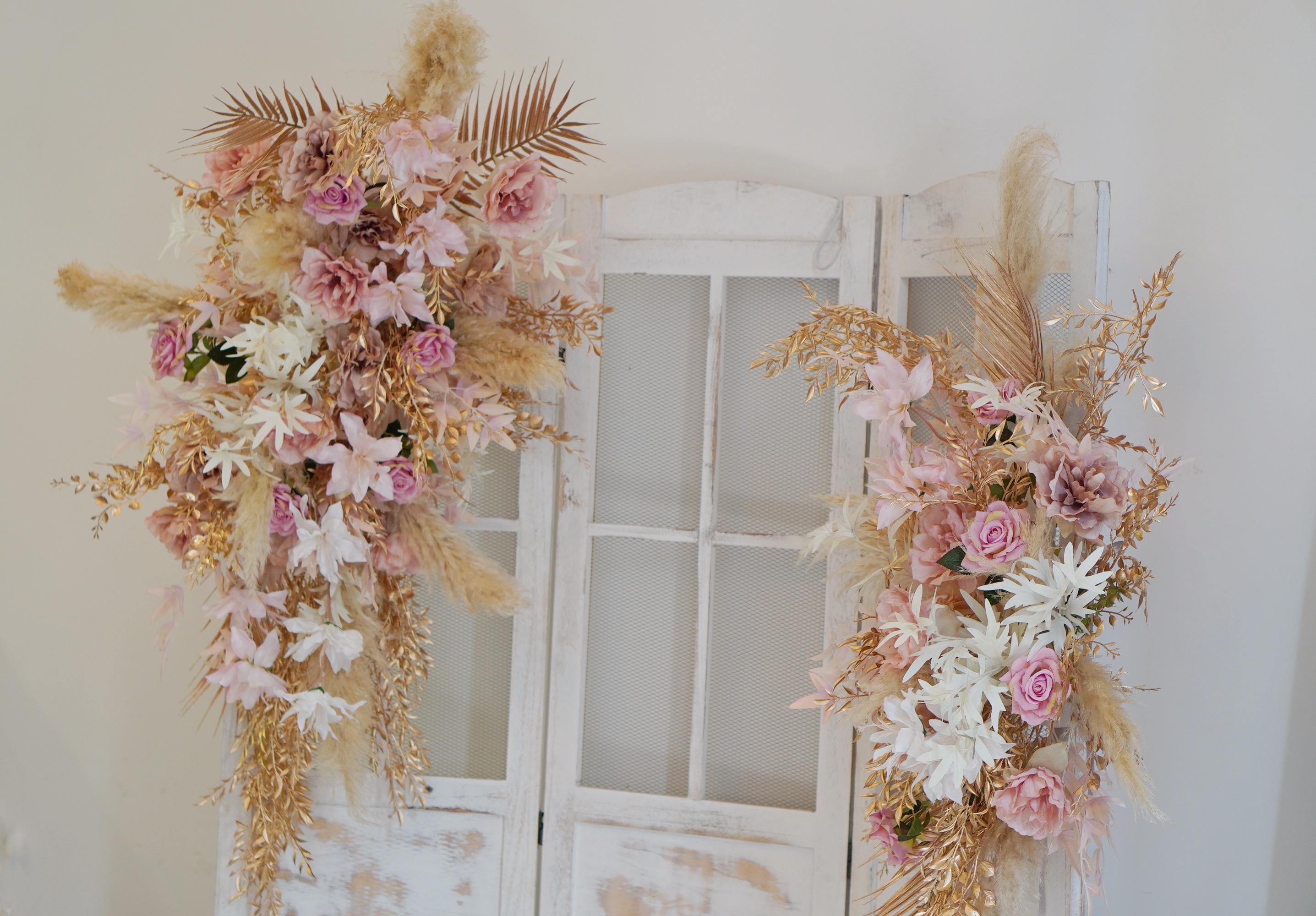 Handgefertigter Hochzeitsbogen: Pampas & Silk Blumengesteck
