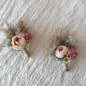 Silk flower Natural pampas grass boutonniere,Wedding boutonniere,groomsmen buttonhole,Holiday Wedding,floral brooch,groom guest image 1