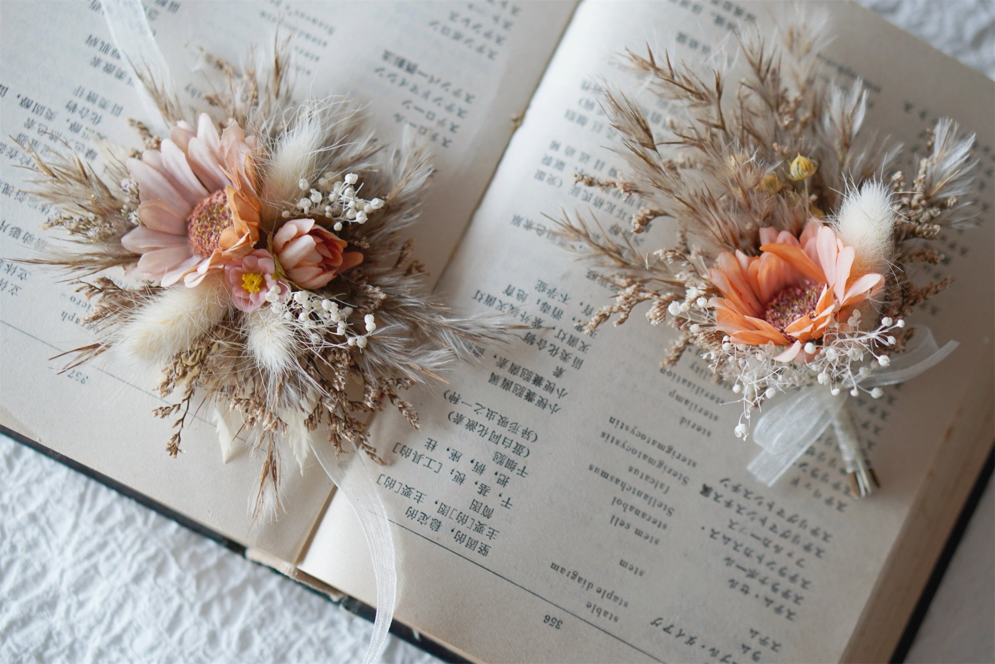 Pampas Grass Boutonnière White Wedding Boutonnière Bleached Etsy