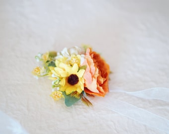 Small Sunflower Corsage, Rustic Buttonhole, Twine Boutonniere, Rustic Wedding Wrist Corsage, Groom & Groomsmen, Boutonnière for Prom