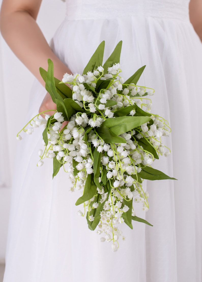 Bouquet de mariée en cascade de soie blanche de muguet, bouquet de mariée, fleurs de mariage, fleurs de mariage de demoiselle d'honneur, mariage bohème rustique image 7