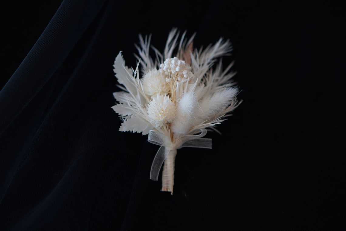 Pampas Grass Boutonnière White Wedding Boutonnière Bleached Etsy