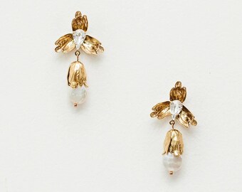 MOLLY | Crystal pearl drop earrings, Crystal Bridal Earrings, Wedding Earrings, Wedding Jewelry, Bridal Jewelry, Bridal accessories, Pearls