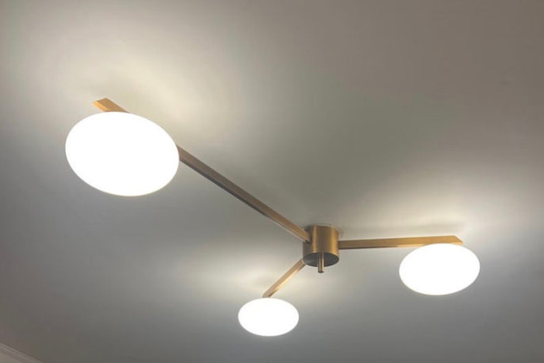 Lampadario da soffitto in ottone italiano stile vintage Lelli della metà del secolo Lampada da incasso Lampada a sospensione Lampada da soffitto bassa Sala da pranzo Ingresso Camera da letto 3 luci immagine 7