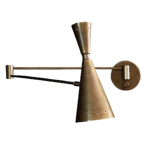 Aplique de pared de mediados de siglo LELO 2, lámpara de pared moderna de latón hecha a mano inspirada en Stilnovo, lámpara de lectura para mesita de noche. imagen 2