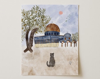 Puede incluir: Pintura a la acuarela de la Cúpula de la Roca en Jerusalén, con una estructura azul y dorada bajo un cielo azul con un sol rosa. Un gato negro está sentado en primer plano, con un olivo a la izquierda.
